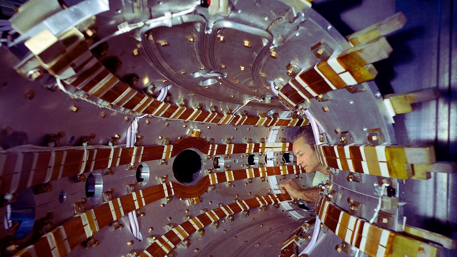 Helios e la fusione pragmatica che guarda all’industria