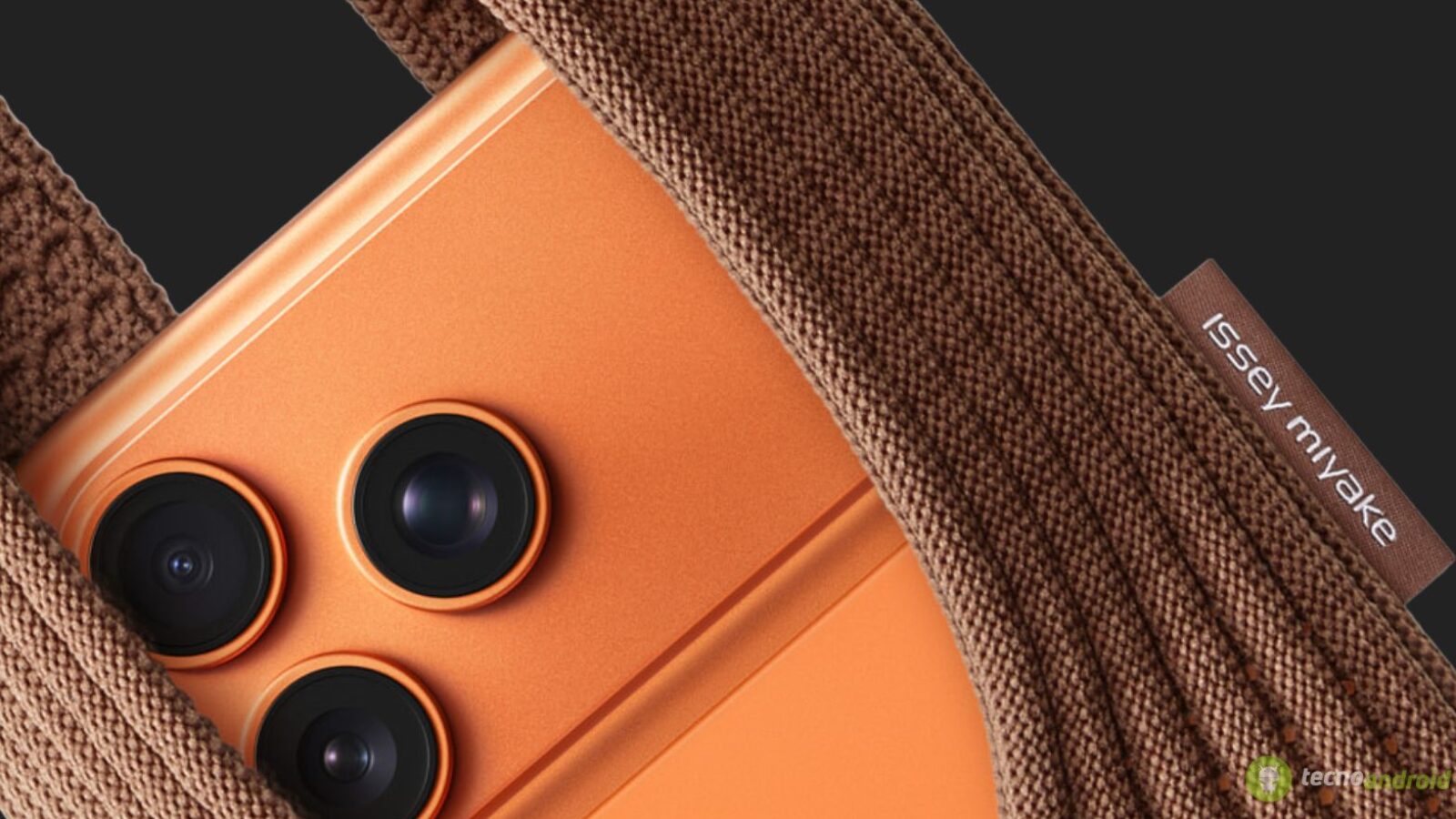 iPhone Pocket: il criticatissimo accessorio è sold-out, ora è introvabile