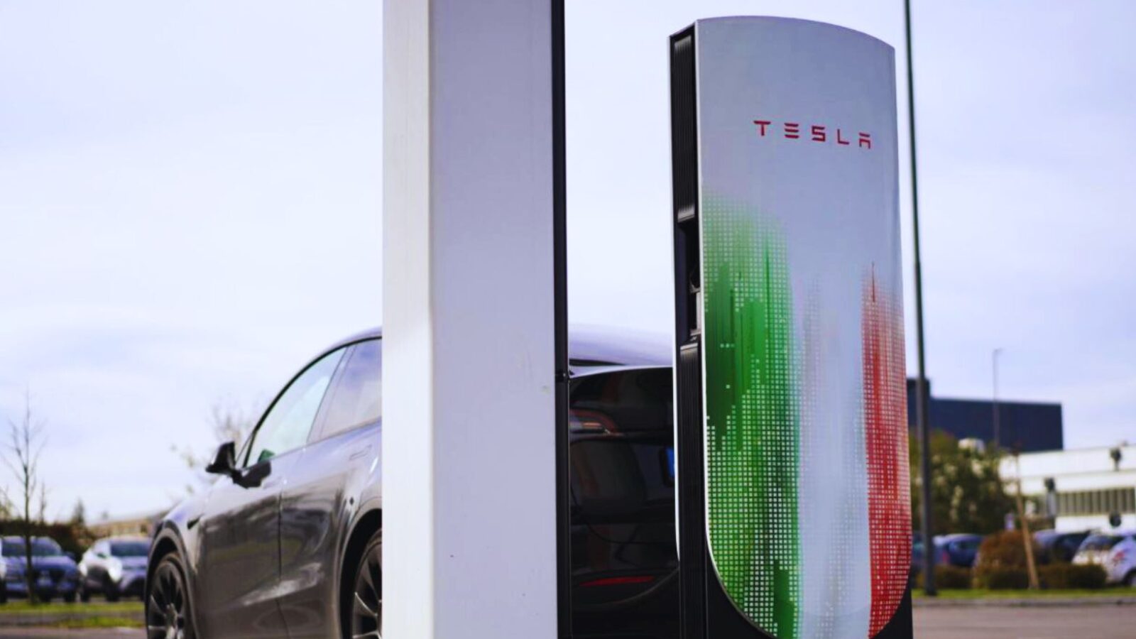 Tesla installa 1000 Supercharger in Italia