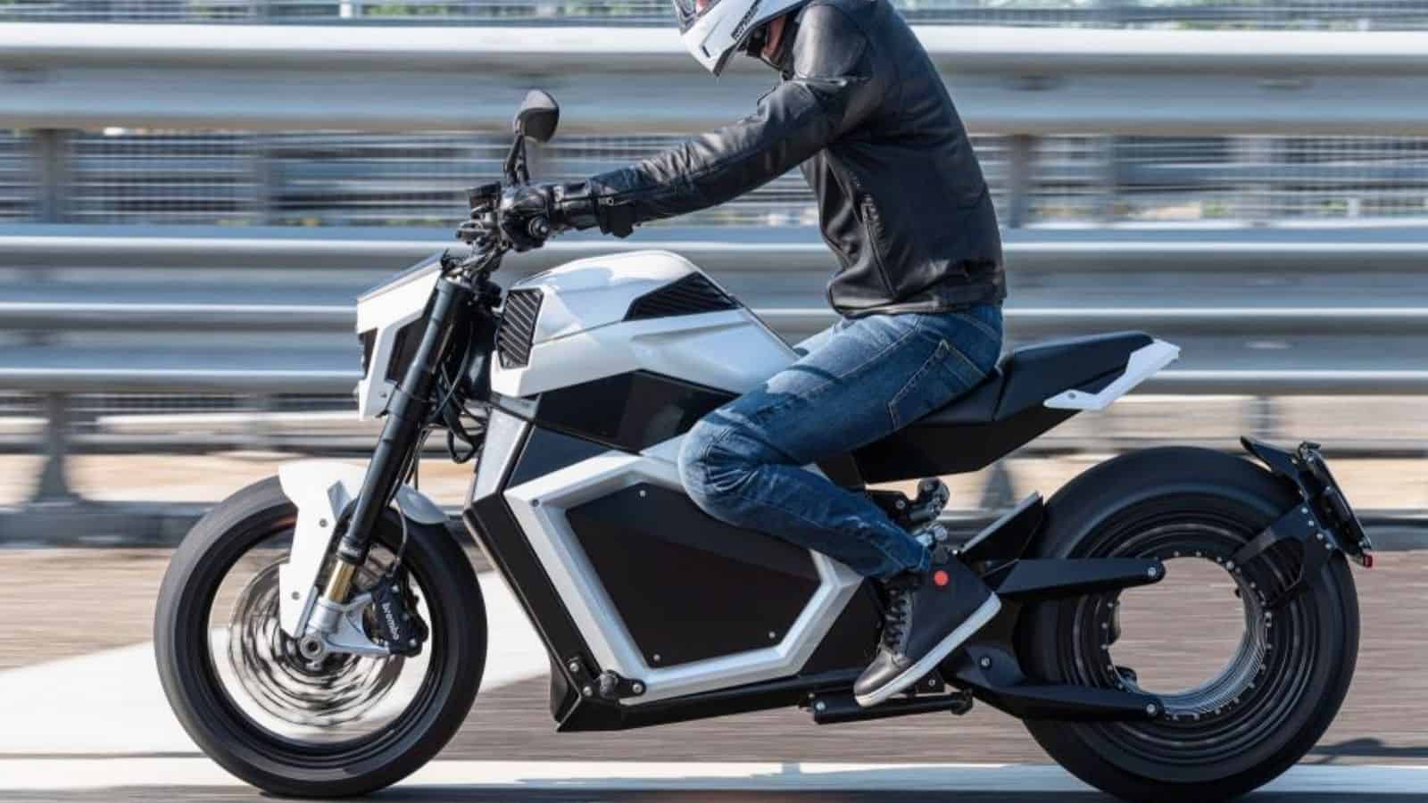 Moto Verge Ts Ultra: guida sicura e tecnologia avanzata