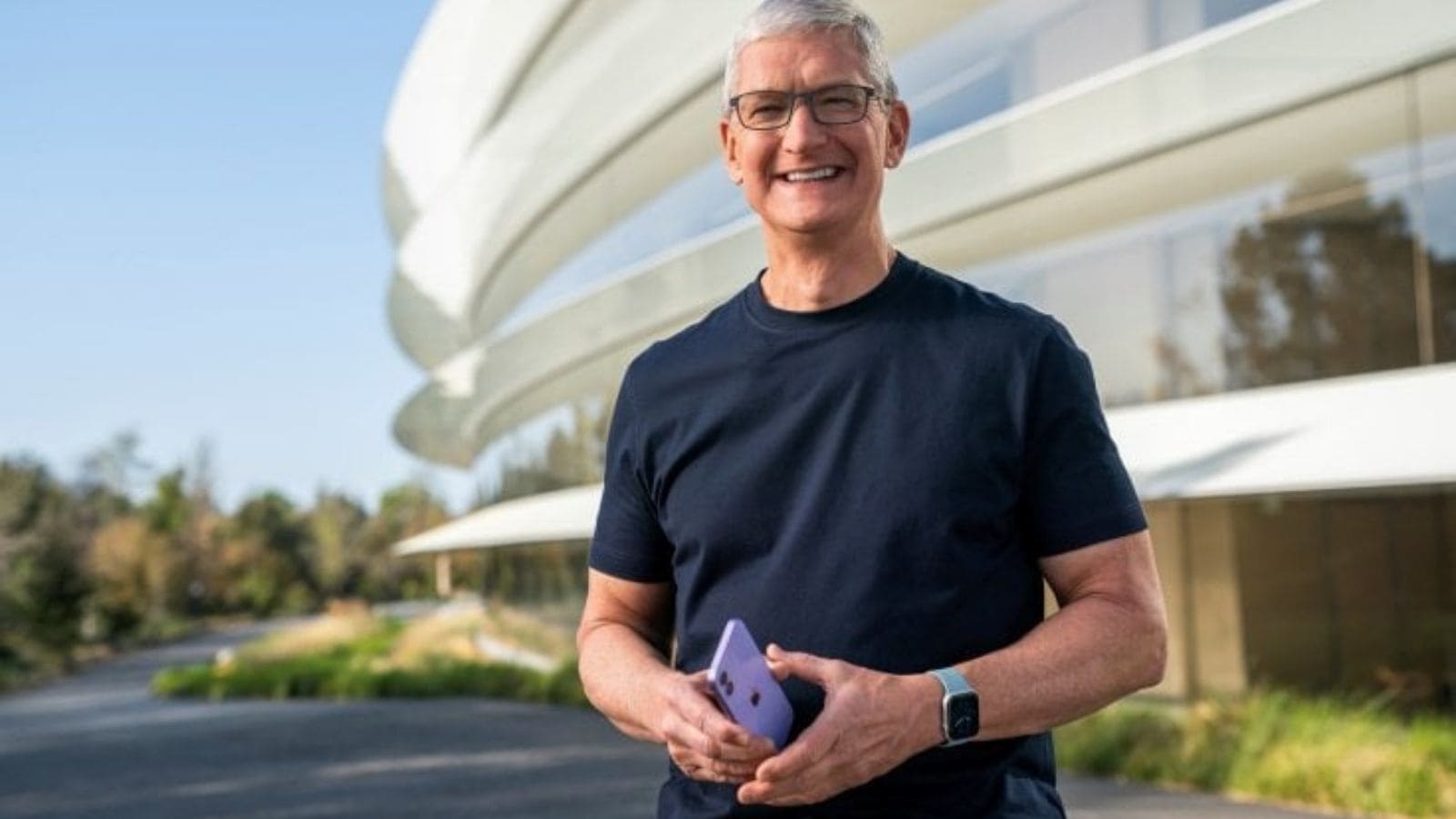 Apple: Tim Cook anticipa il futuro degli iPhone, ci saranno grandi novità